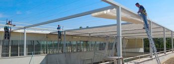 Toldos Chamorro proceso de instalación pérgola